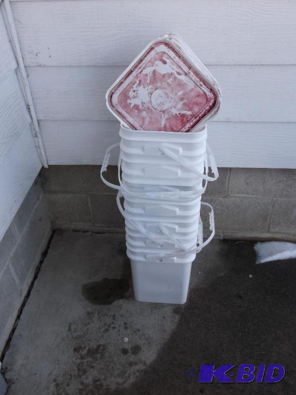 lot 139 image: Lot with 7 - 3 gallon food grade pails with l...