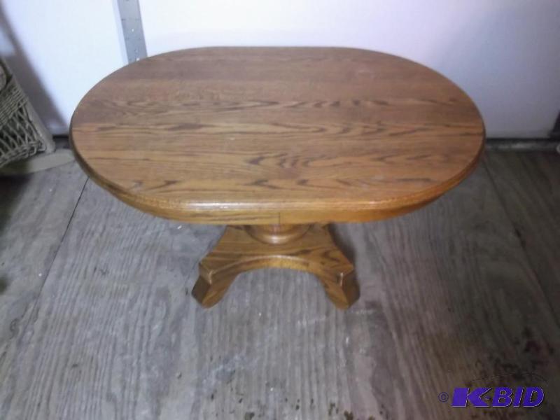 lot 45 image: Solid oak end table measuring 33 34" L ...
