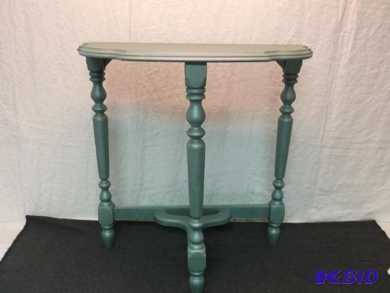 lot 6 image: Beautiful vintage painted table measuring 24&...