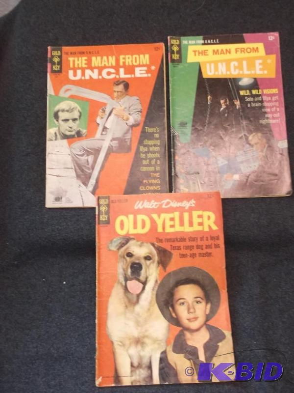lot 83 image: Lot with 3 collectable comic books....