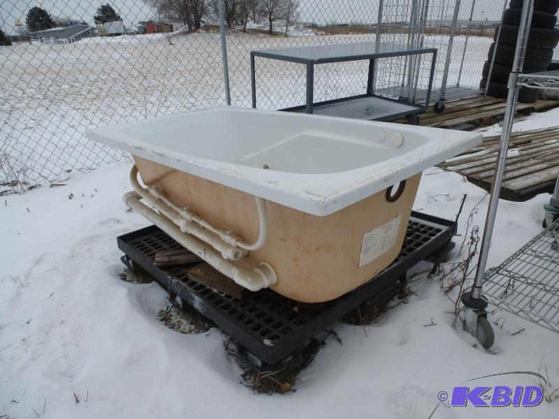 lot 14 image: Jacuzzi tub Recently removed from a remodel ...