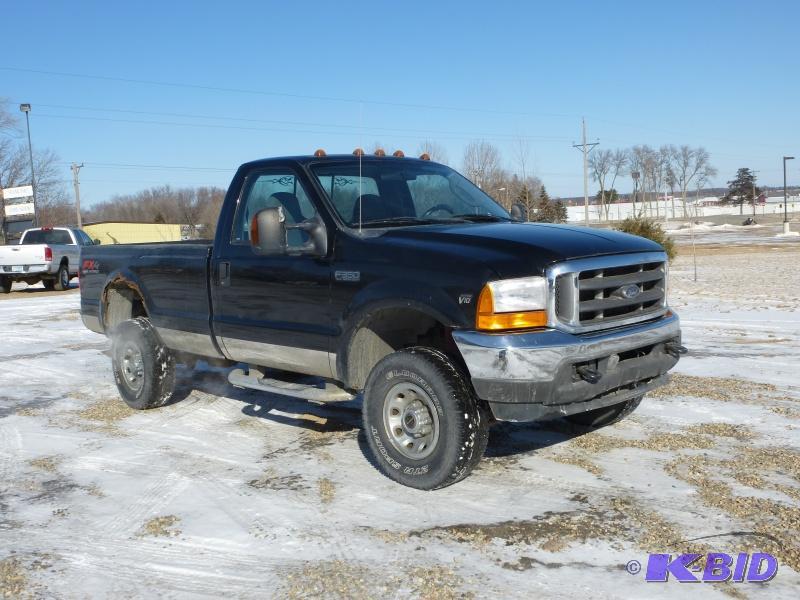 lot 5 image: 2004 Ford F-350 Super Duty 4WD Regular Cab H...