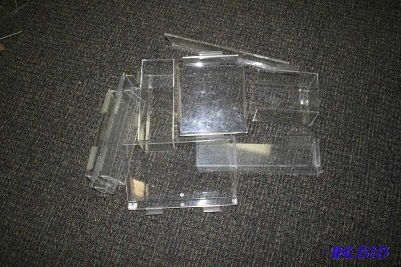 lot 117 image: Plexiglass Slat Board Display parts- Large Lot