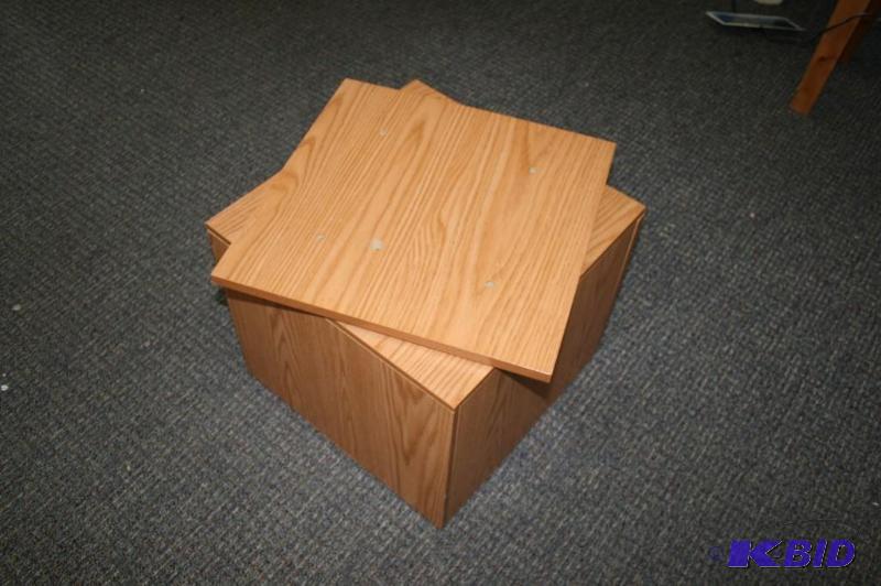 lot 12 image: Display Stand