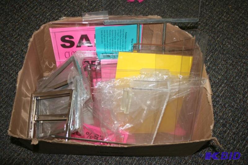 lot 123 image: Acrylic Sign Holders- Large Lot