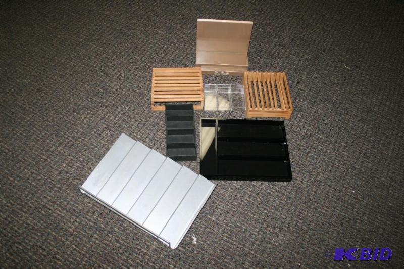 lot 134 image: Display Stands- Mixed lot