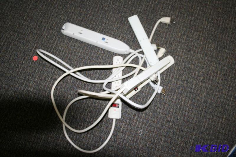 lot 146 image: Lot of 5 power strips