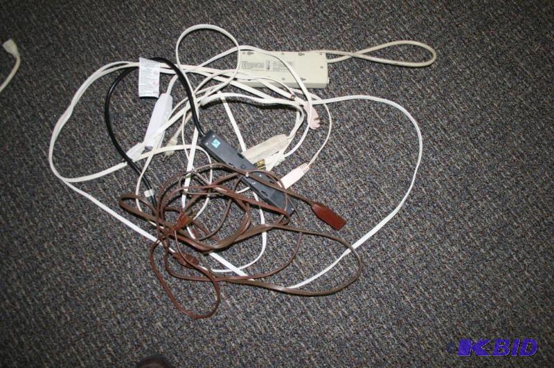 lot 147 image: Lot of 5 power strips