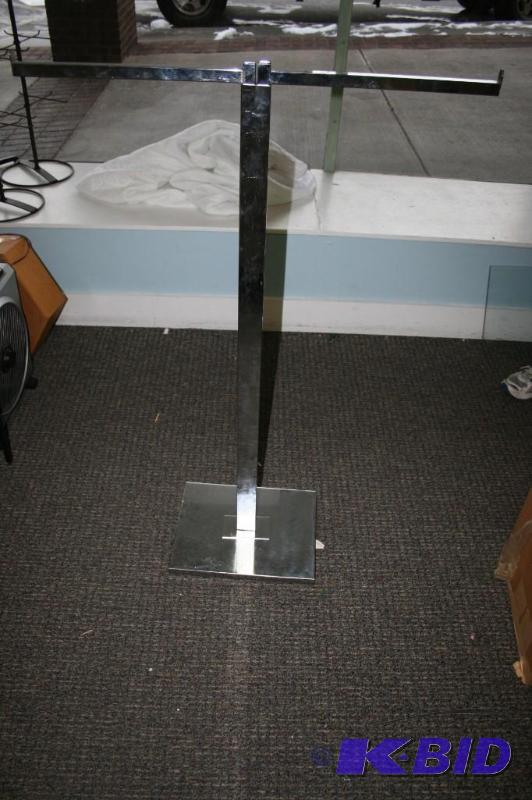lot 153 image: Adjustable Clothes Rack