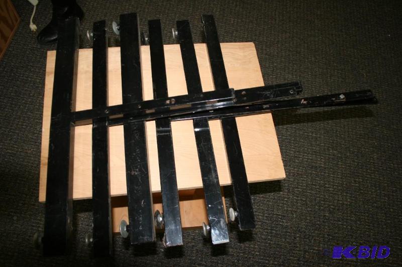lot 155 image: Display Legs- Lot of 6