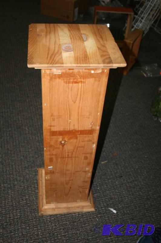lot 159 image: Pedestal Stand
