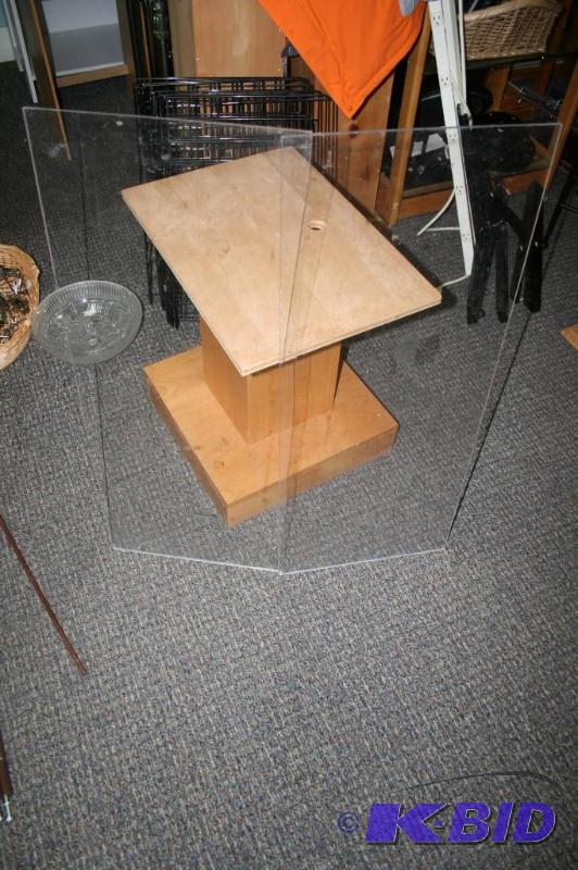 lot 164 image: Plexiglass Sheets- Lot of 2