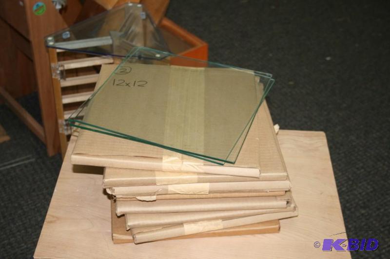 lot 185 image: Glass Display shelves