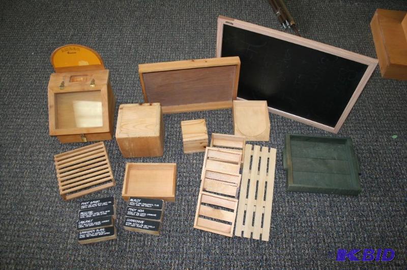 lot 196 image: Wood Display pieces