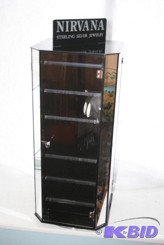 lot 20 image: display case