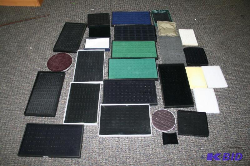 lot 202 image: Jewelry Displays- Mixed lot