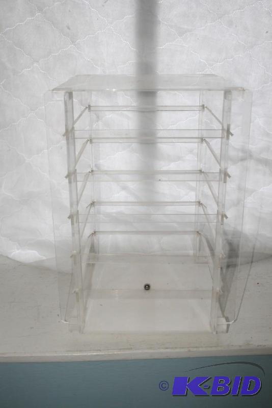 lot 21 image: display case