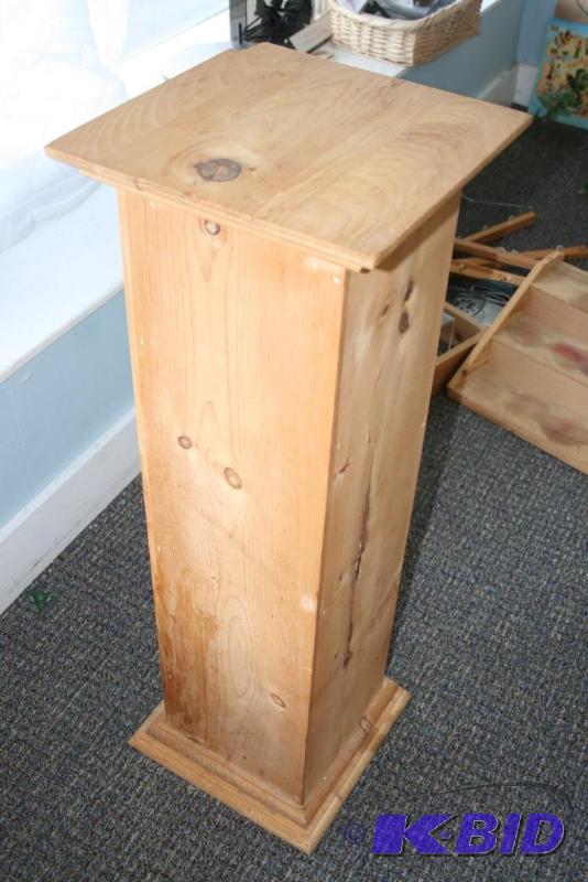 lot 25 image: Wooden Pedestal