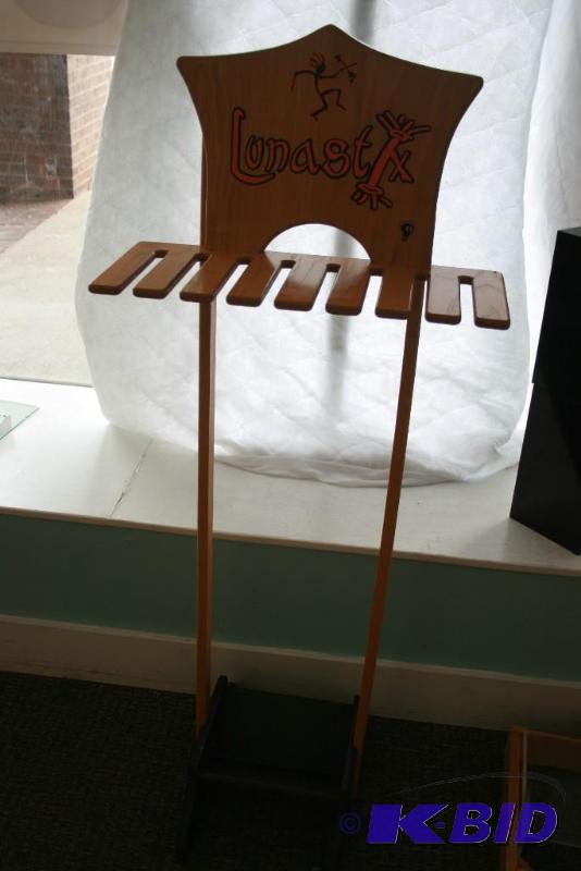 lot 35 image: Display Rack