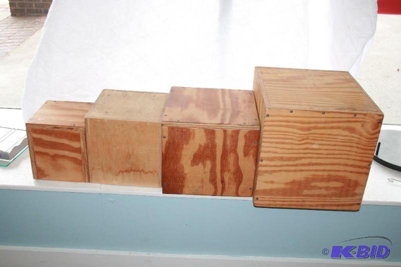 lot 48 image: Display Stands- Lot of 4