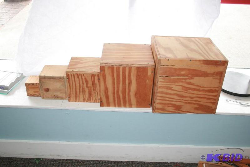 lot 49 image: Display Stands- Lot of 5