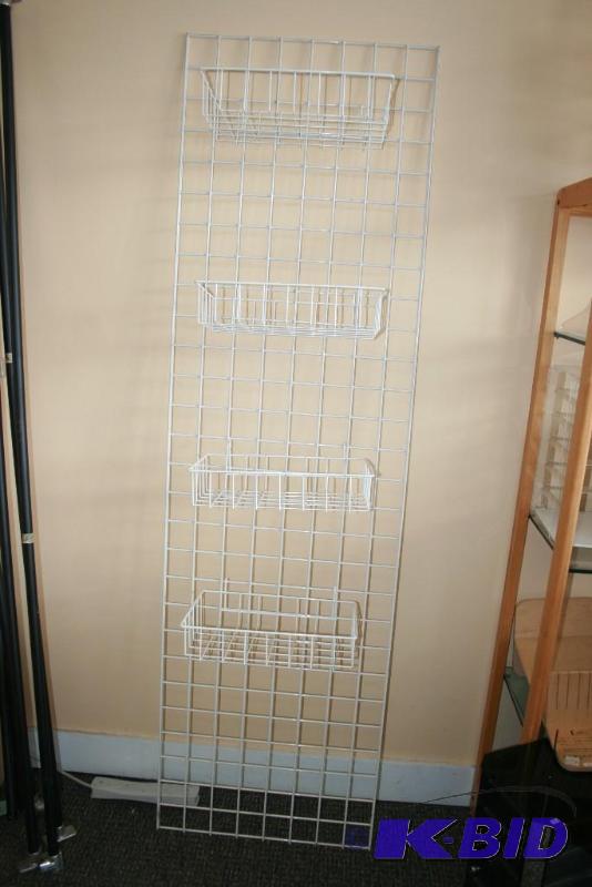 lot 54 image: Wire grid wall display