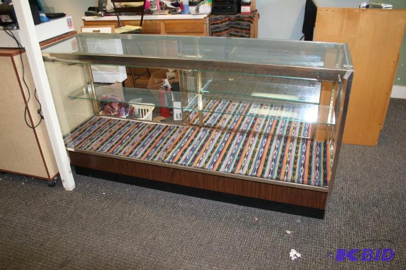 lot 6 image: display case