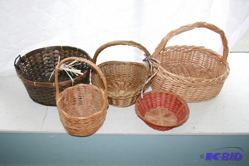 lot 64 image: Baskets- lot of 5
