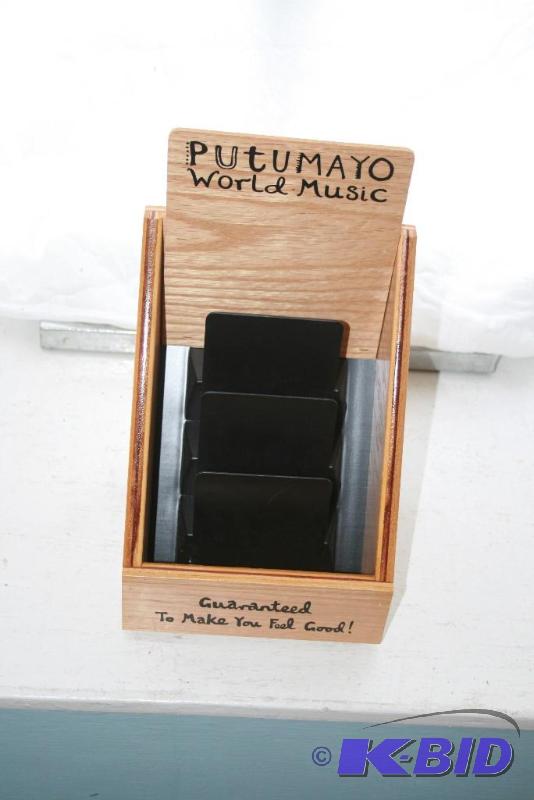 lot 70 image: display case