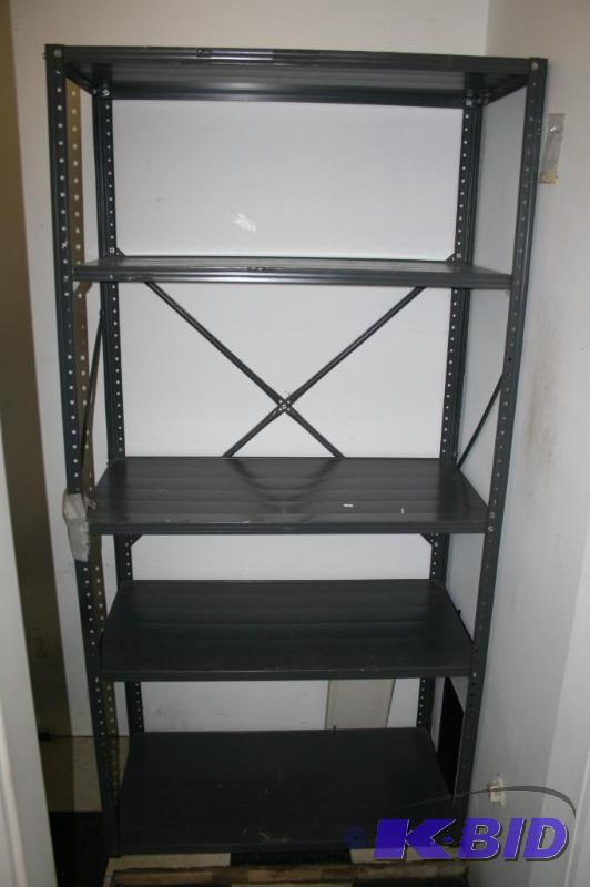 lot 8 image: Metal Shelving