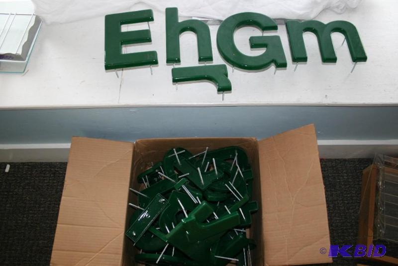 lot 89 image: Lot of Plastic Sign Letters