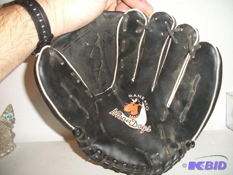 Mankato Moondogs Baseball Glove