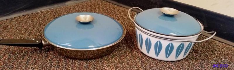 lot 38 image: Vintage 1960s Sought After Catherine Holm Lidded Turquoise Lotus Pattern Dutch Oven and skillet Pan