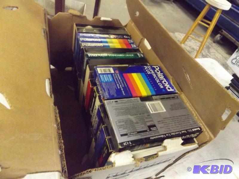 lot 17 image: Large lot of VCR TapesMovies  ...