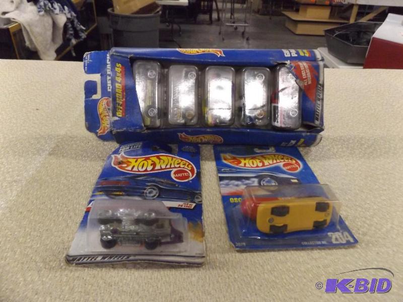 lot 457 image: Hot Wheels Cars, Oscar Mayer Wienermobile...