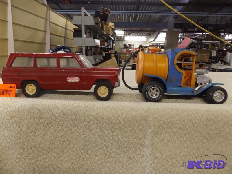 lot 463 image: Two metal Tonka Trucks...