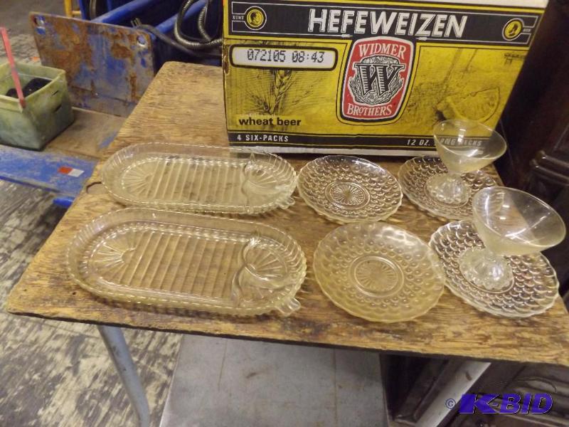lot 558 image: Box of glass dishes, snack sets...