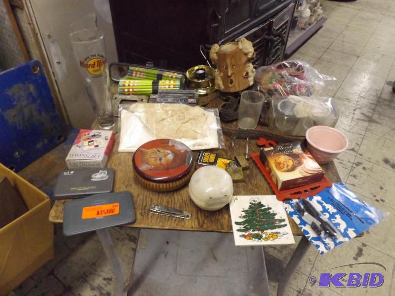 lot 559 image: Lot of Misc Household Items...
