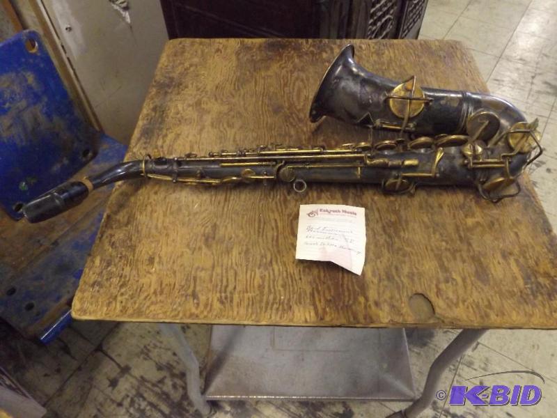 lot 564 image: Saxophone Band Instrument, do not know if it ...