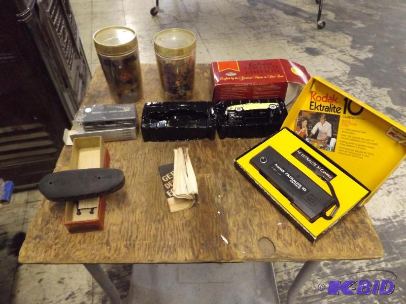 lot 569 image: Kodak Ektralite 10 Camera, Collectors Car, mu...