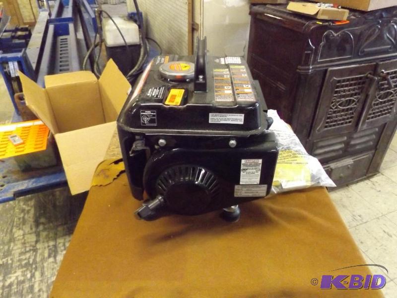 lot 574 image: Champion CPE Power Station, 1000W Peak Watts,...