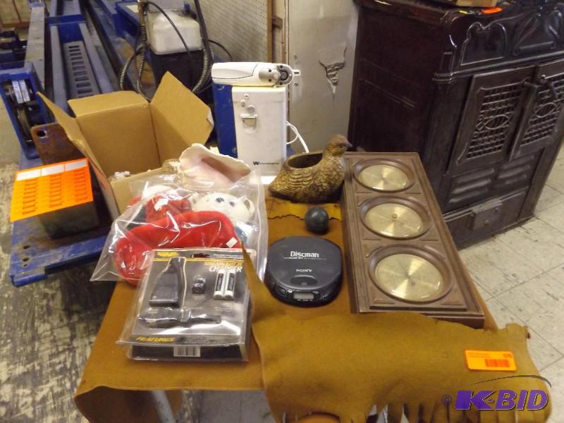 lot 576 image: Lot of Misc Household Items...