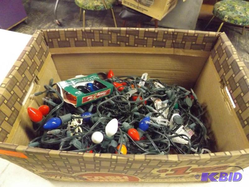 lot 580 image: box with Christmas lights, untested...