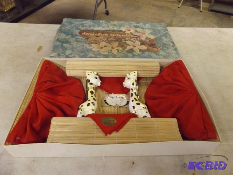 lot 8 image: Royal Ensemble Four hand woven place mats, fo...