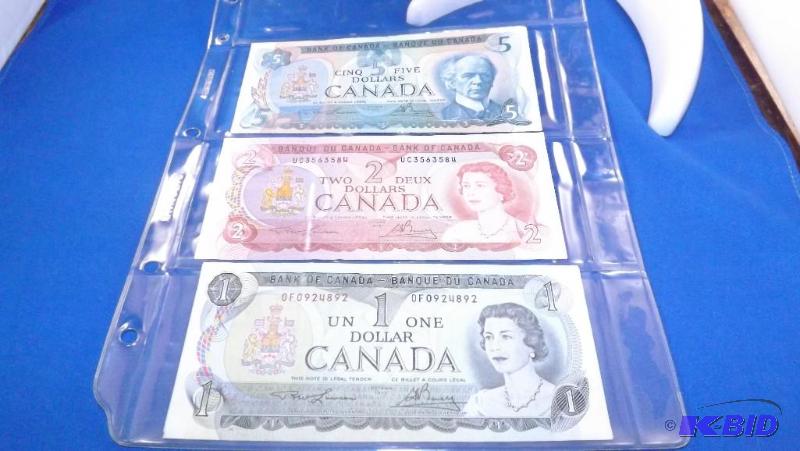 Mixed Canadian paper bills. 1979 Five dollar ...