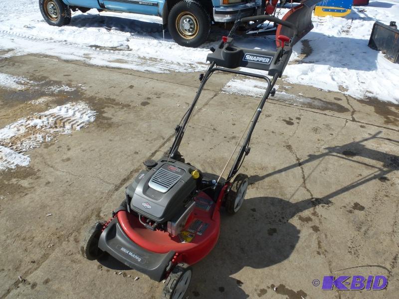 lot 14 image: Snapper Lawn Mower 7.25 Hp 22" deck Sel...