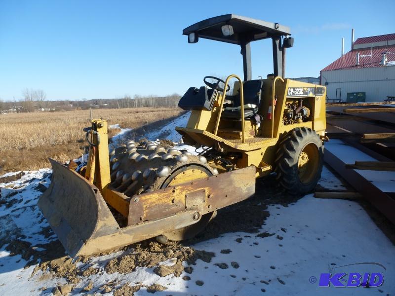 lot 4 image: 2000 Caterpillar CP-&nbsp323&nbspC&nbspVib...