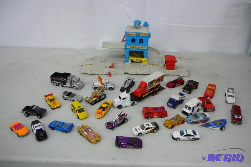 Lot of Hot Wheels &amp Hot wheels tracks wit...