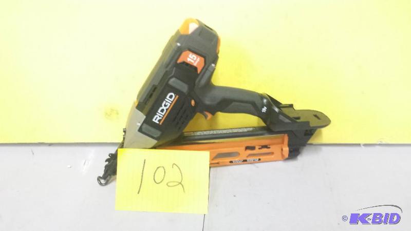 lot 102 image: 18V Lithium-Ion Cordless 15-Gauge 2-12 in. Angled Finish Nailer Kit