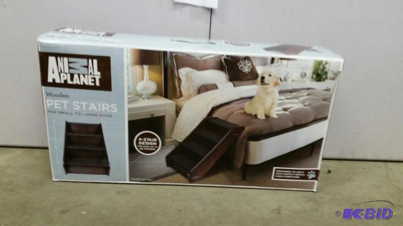 lot 207 image: Animal Planet Wooden Pet Stairs